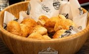 pao-de-queijo-de-linguica-blumenau-estreia-na-41a-oktoberfest-1300x975
